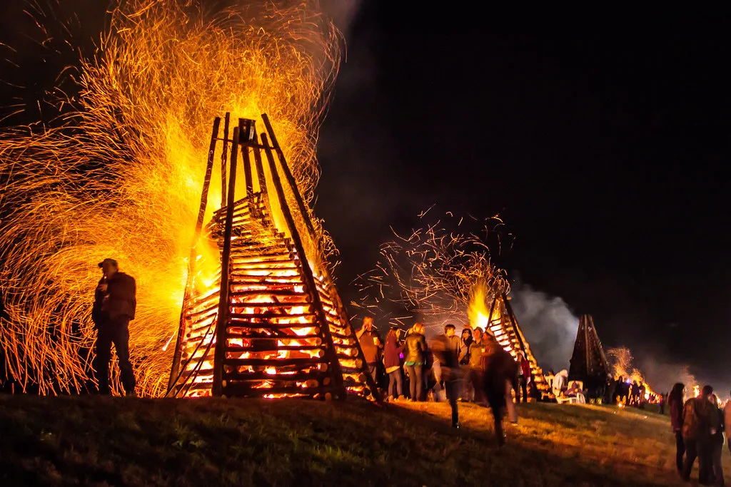 Things To Do In New Orleans: Bonfires On The Levee